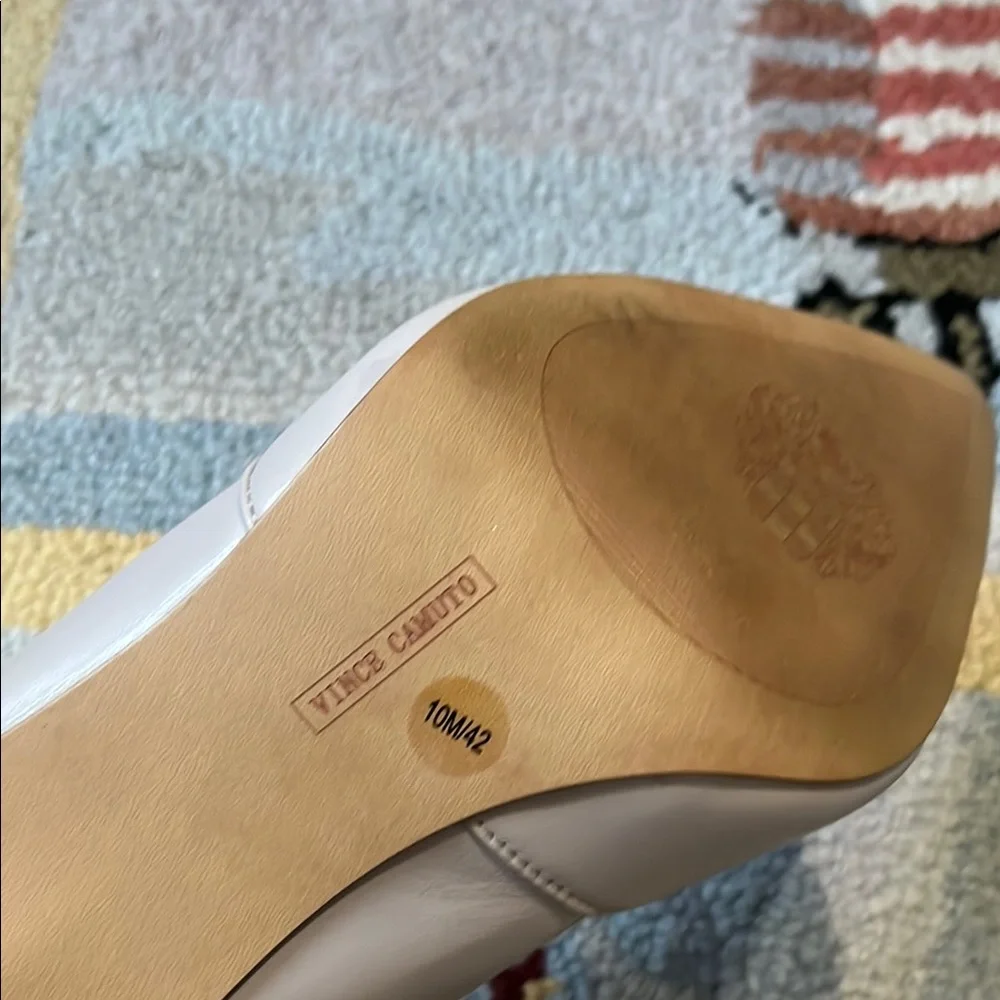 Vince Camuto Tan Pointed-Toe Heels Sleek Design - Picture 5 of 6